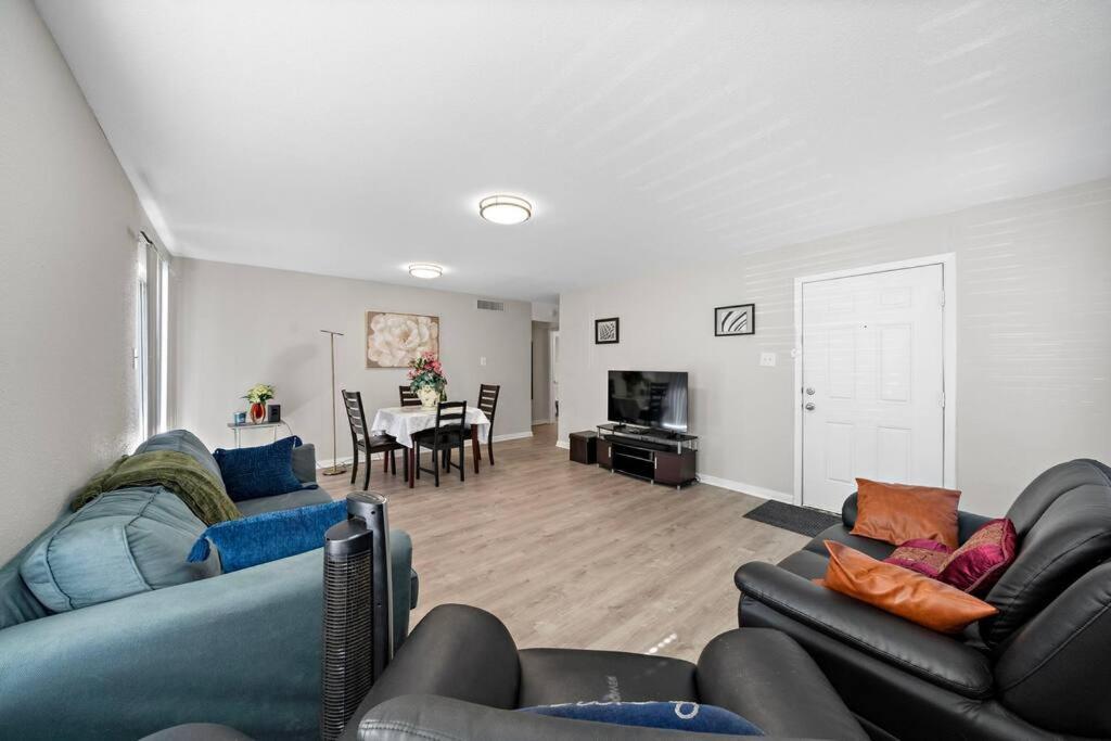 Cozy, Dedicated Workspace, Fast Wi-Fi Apartment Houston Exterior photo